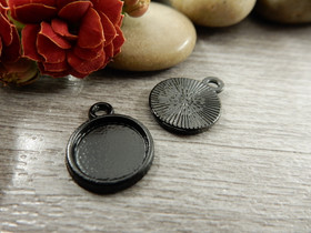 Kapussipohja, 10mm, musta, 1kpl