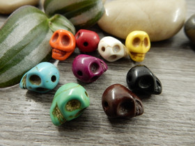 Synteettinen kivihelmi pääkallo, 10x8x10mm, mix setti, 10kpl