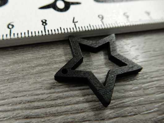 Puuriipus tähti, 24x25mm, musta, 1kpl