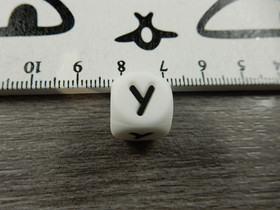 Kirjainhelmi Y, 12mm, valkoinen, 1kpl