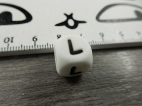 Kirjainhelmi L, 12mm, valkoinen, 1kpl