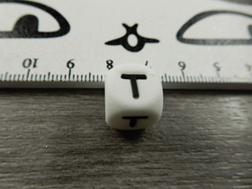Kirjainhelmi T, 12mm, valkoinen, 1kpl
