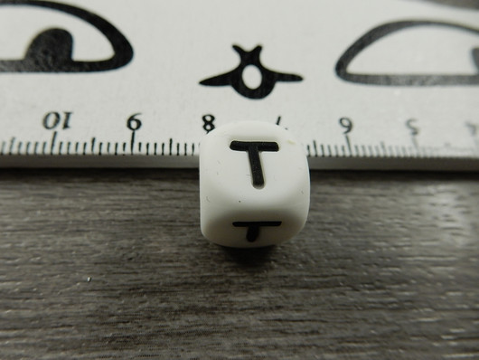 Kirjainhelmi T, 12mm, valkoinen, 1kpl