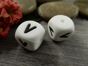 Kirjainhelmi V, 12mm, valkoinen, 1kpl