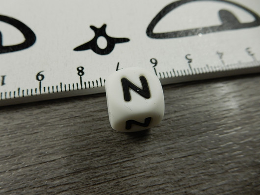 Kirjainhelmi N, 12mm, valkoinen, 1kpl