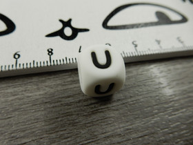 Kirjainhelmi U, 12mm, valkoinen, 1kpl
