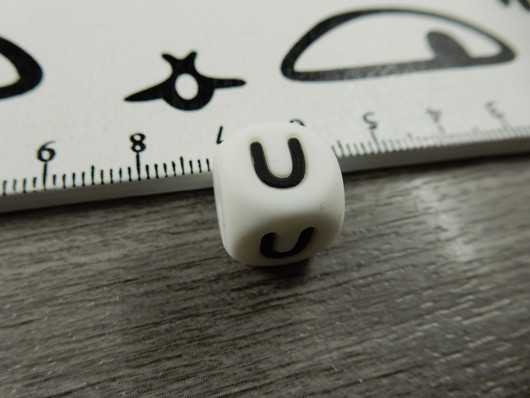 Kirjainhelmi U, 12mm, valkoinen, 1kpl