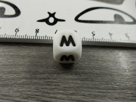 Kirjainhelmi M ja W , 12mm, valkoinen, 1kpl