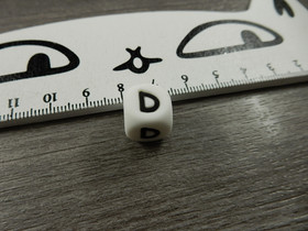 Kirjainhelmi D, 12mm, valkoinen, 1kpl