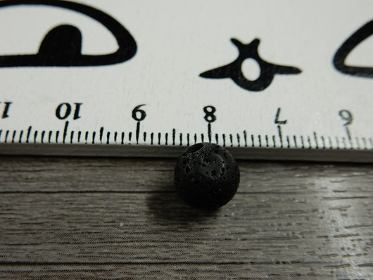 Laavakivihelmi, 8mm, musta, 10kpl