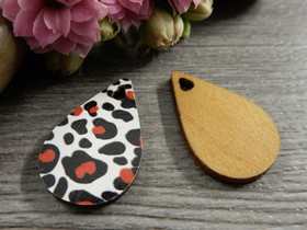 Puuriipus pisara, 23x15mm, valkoinen-punainen-musta, 1kpl