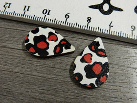 Puuriipus pisara, 23x15mm, punainen-musta-valkoinen, 1kpl