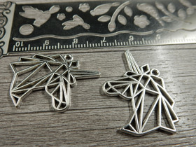 Yksisarvinenriipus, 26x21mm, kromi, 1kpl