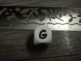 Kirjainhelmi G, 12mm, valkoinen, 1kpl
