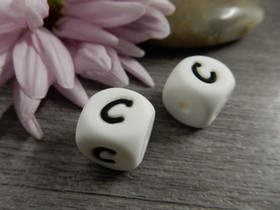 Kirjainhelmi C, 12mm, valkoinen, 1kpl
