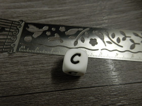 Kirjainhelmi C, 12mm, valkoinen, 1kpl