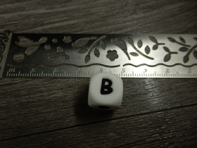 Kirjainhelmi B, 12mm, valkoinen, 1kpl
