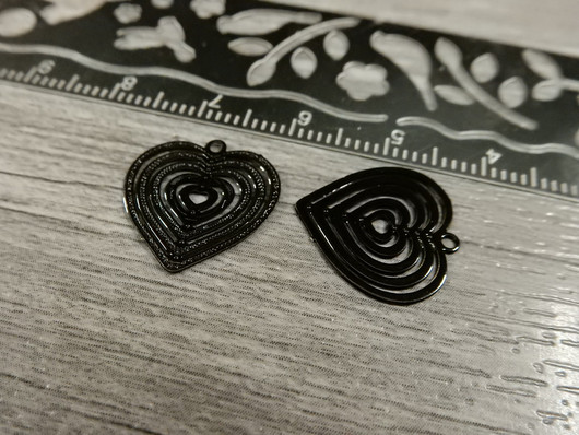 Sydänriipus, 15x15mm, musta, 1kpl