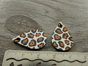 Puuriipus pisara, 23x15mm, valkoinen-oranssi-musta, 1kpl