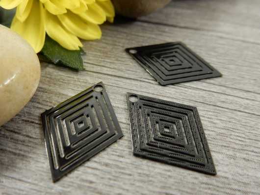 Kuvioriipus, 15x20mm, musta, 1kpl