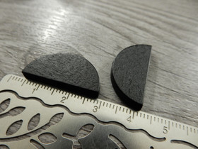 Puoliympyrä puuhelmi, 25x13mm, musta, 10kpl