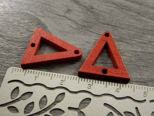 Puuriipus kolmio, 21x19mm, punainen, 1kpl
