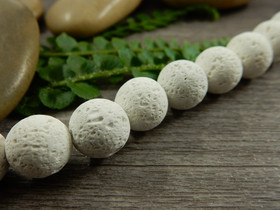 Laavakivihelmi, 10mm, valkoinen, 10kpl