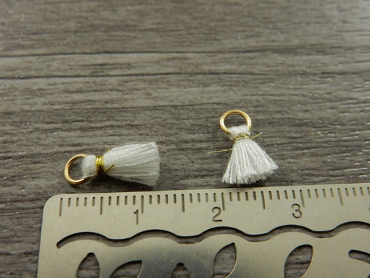 Tasseliriipus, 10mm, valkoinen, 1kpl