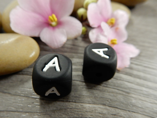 Kirjainhelmi A, 12mm, musta, 1kpl