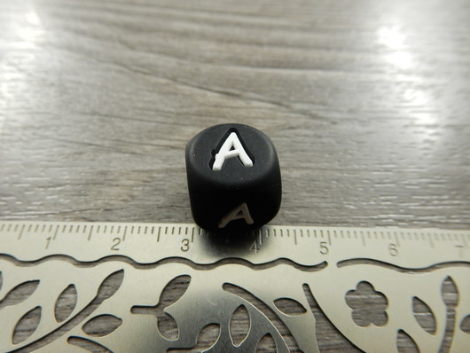 Kirjainhelmi A, 12mm, musta, 1kpl