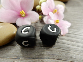 Kirjainhelmi C, 12mm, musta, 1kpl