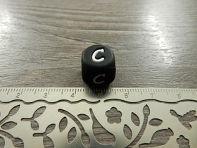 Kirjainhelmi C, 12mm, musta, 1kpl