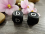 Kirjainhelmi D, 12mm, musta, 1kpl
