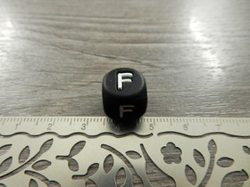 Kirjainhelmi F, 12mm, musta, 1kpl