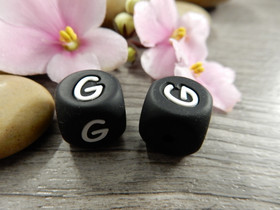 Kirjainhelmi G, 12mm, musta, 1kpl