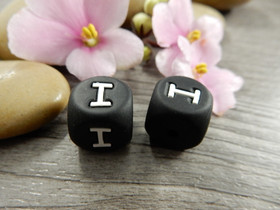 Kirjainhelmi I, 12mm, musta, 1kpl