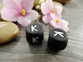 Kirjainhelmi K, 12mm, musta, 1kpl