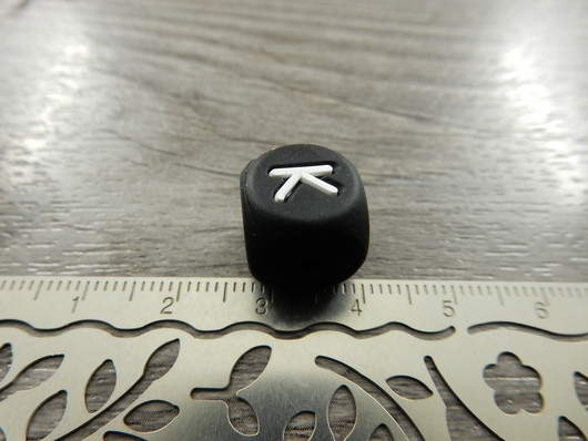 Kirjainhelmi K, 12mm, musta, 1kpl
