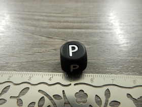 Kirjainhelmi P, 12mm, musta, 1kpl