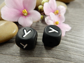 Kirjainhelmi Y, 12mm, musta, 1kpl