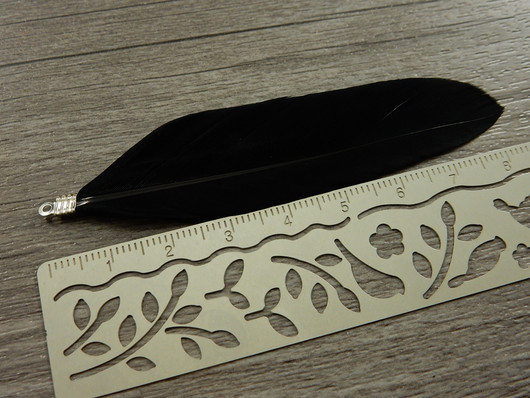 Hanhen sulka/höyhen , n.7cm, musta/hopea, 1kpl