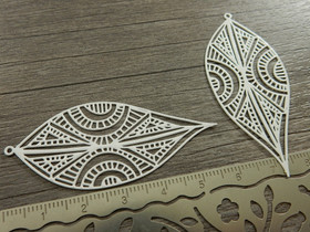 Kuvioriipus, 58x25mm, valkoinen, 1kpl