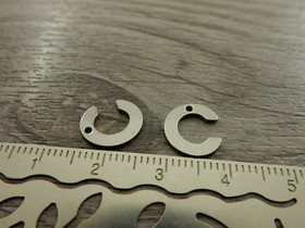 C-kirjainriipus, 11x9mm, rst, 1kpl