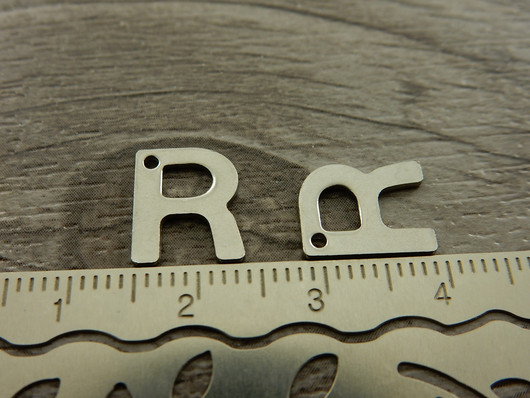 R-kirjainriipus, 11x9mm, rst, 1kpl