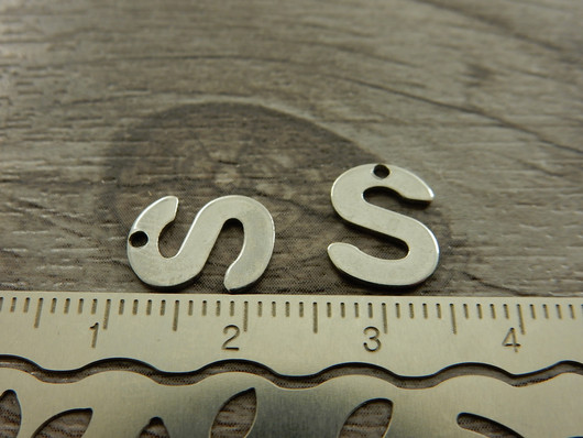 S-kirjainriipus, 11x9mm, rst, 1kpl