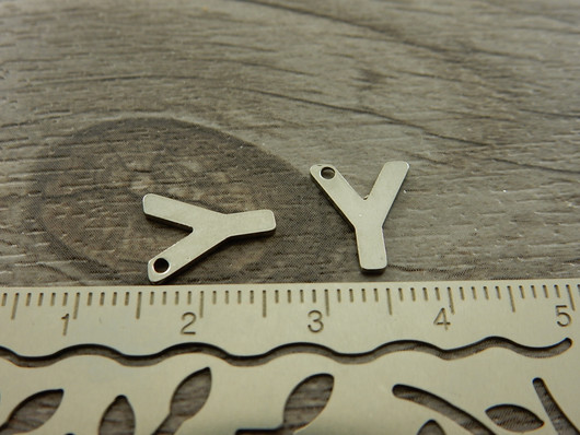 Y-kirjainriipus, 11x9mm, rst, 1kpl