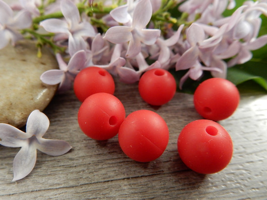 Silikonihelmi, 9mm, punainen, 1kpl