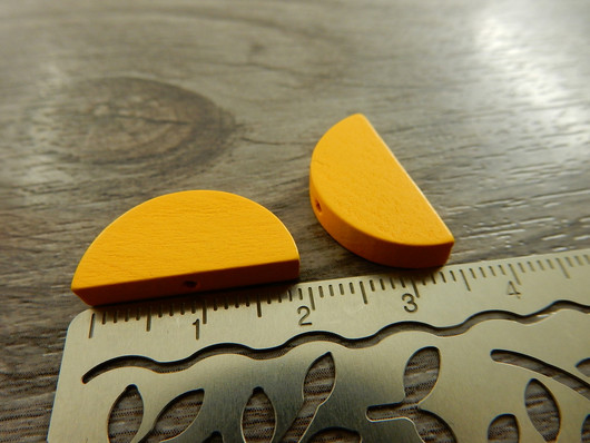 Puoliympyrä puuhelmi, 20x10mm, keltainen, 1kpl