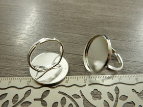 Sormuspohja säädettävä, n.17mm, 20mm kapussille, kirkashopea, 1kpl