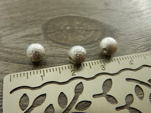 Metallihelmi stardust, 6mm, hopea, 20kpl